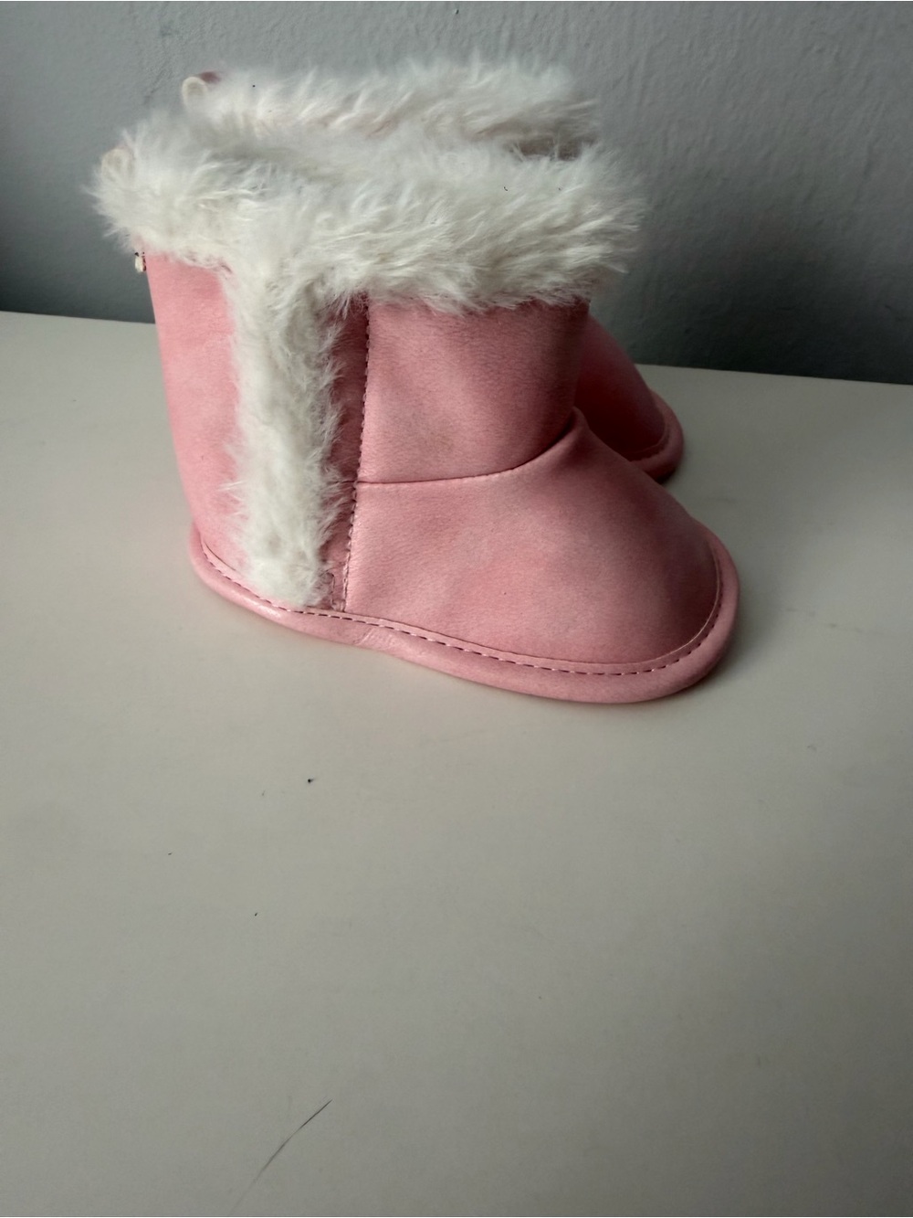 NEW no tagsCHILD OF MINE BY CARTERS Pink INFANT GIRLS Booties 0-3 Months